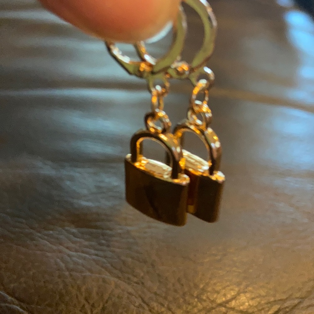 New PADLOCK pierced earrings NEW gold tone dangling - Picture 5 of 5